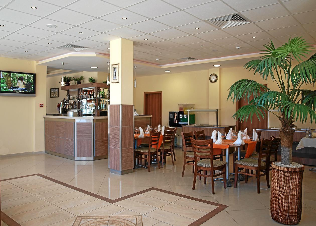 אובזור Hotel Black Sea - Breakfast, Pool & Free Parking מראה חיצוני תמונה