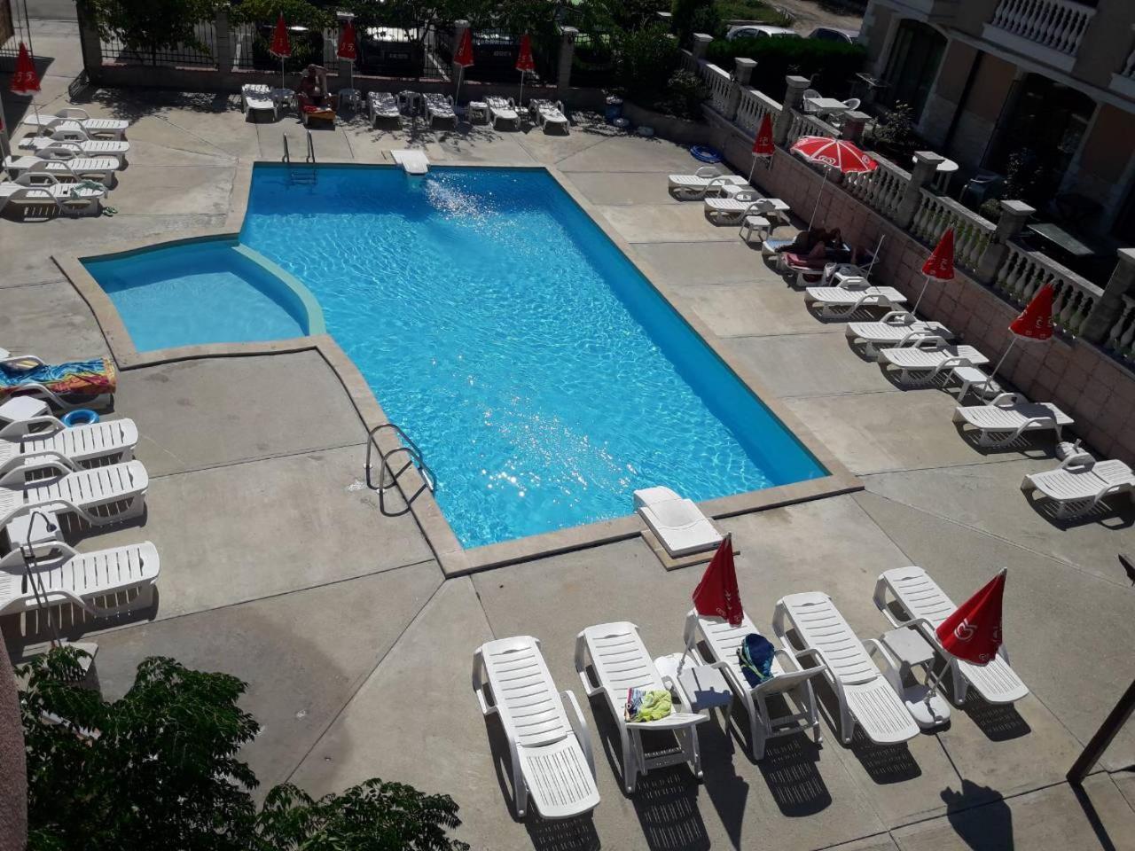 אובזור Hotel Black Sea - Breakfast, Pool & Free Parking מראה חיצוני תמונה