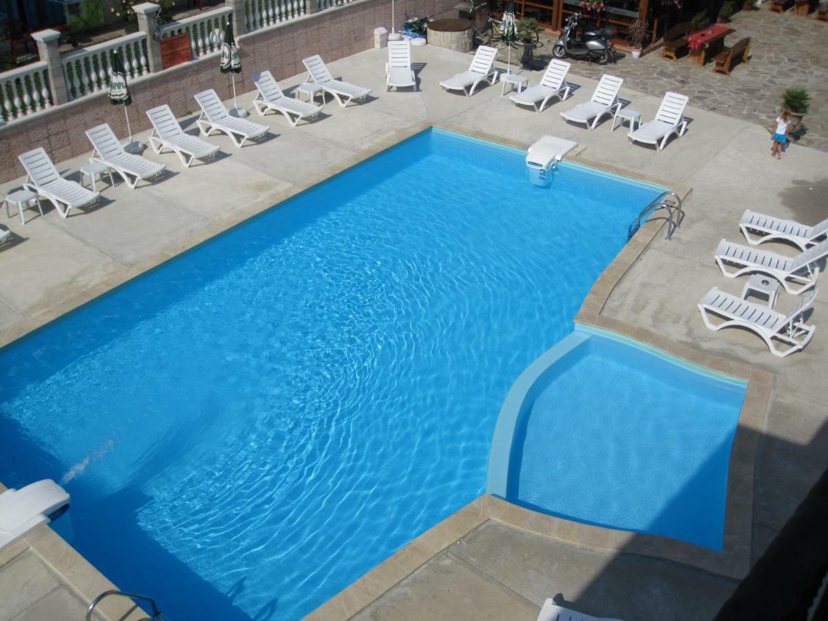 אובזור Hotel Black Sea - Breakfast, Pool & Free Parking מראה חיצוני תמונה